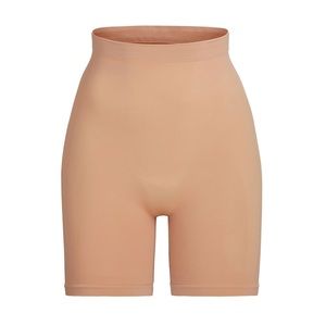 NWT Skims Sculpting Short Mid Thigh with Open Gusset in Ochre in Small/Medium